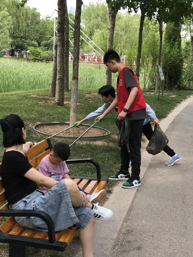 超级宝妈|小朋友，你认真的样子一点不小