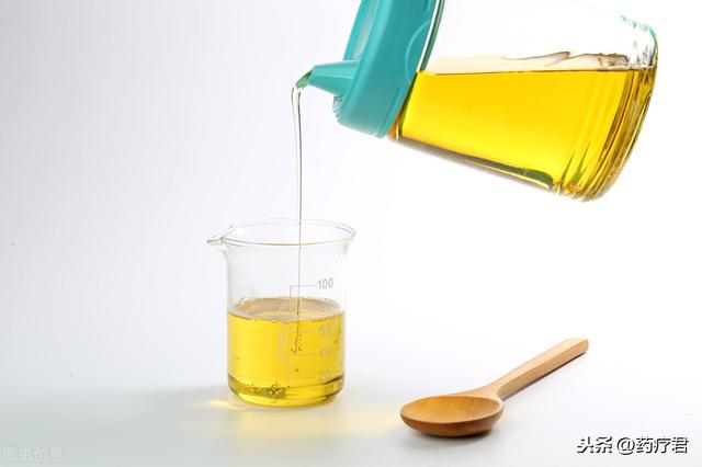 家里这样的油壶，最好及时清理，否则得了癌都不知道怎么回事