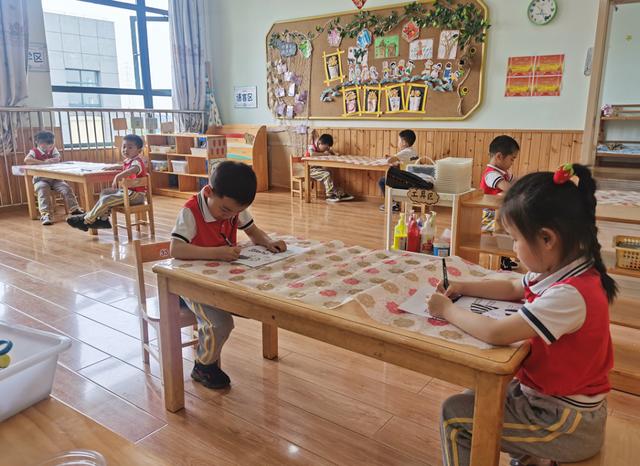 超级宝妈▲宁波幼儿园萌娃们开学啦！独自入园、测温、一米距…开心有序！