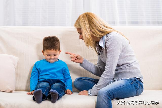 父母如何控制好自己的情绪？耐心的应对乱发脾气的孩子