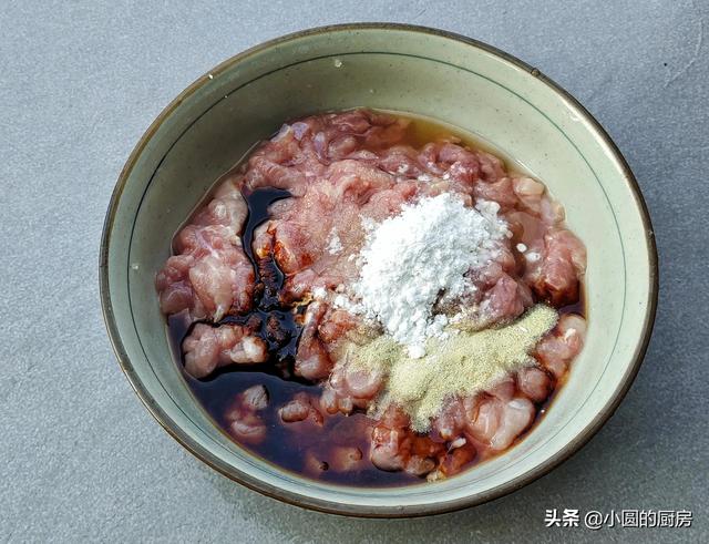 京酱肉丝最家常好吃的做法，用料普通，做法简单，口感嫩滑