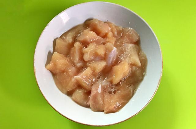 酸甜可口的菠萝咕咾肉，自己在家做，大人小孩都爱吃