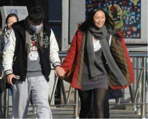 孙红雷与娇妻有多甜？每天给妻子送花、备宵夜，硬汉化身为女儿奴|9号放映厅