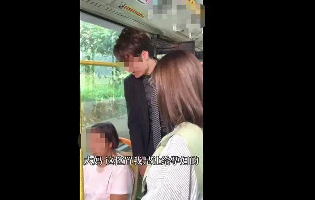 #你的育儿经#大妈为和孕妇抢座大骂:孩子早晚得掉!孕期坐公交如何维护特权?