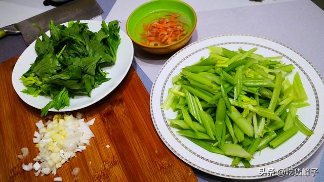 不管做什么炒粉条，可别泡软就炒，多加2步，粉条爽滑筋道又入味