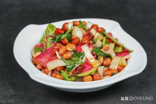 教你做道万能下酒菜，老醋洋葱花生米，酸甜香脆超入味，做法简单