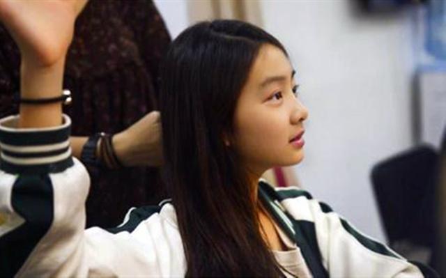 黄多多“臭美”惹争议，黄磊一句话回应，“臭美”也是一种进步