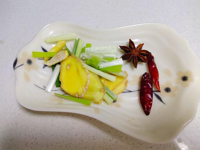 降温了，给家人炖一锅这道菜，便宜又好吃，吃完浑身热乎