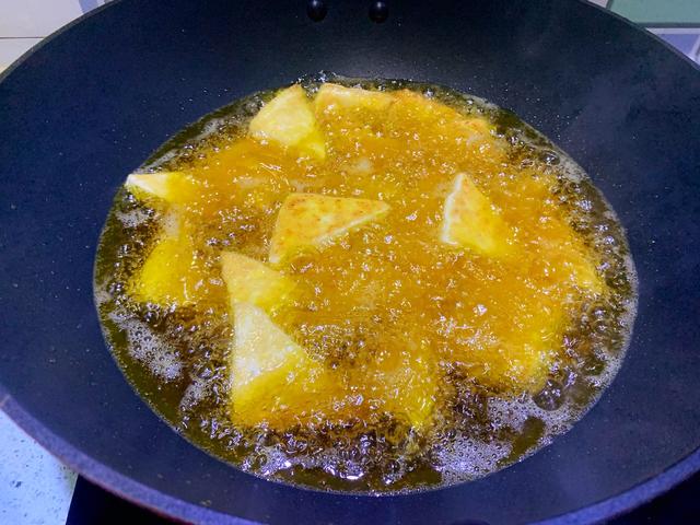 豆腐这样做，鲜香入味还下饭，家人都夸好吃