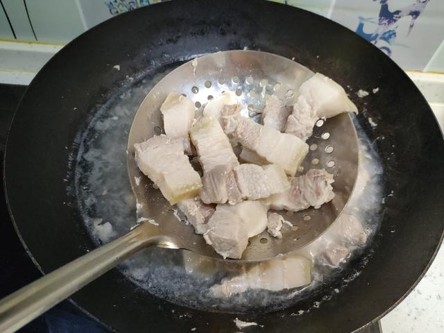 红烧肉，记住“2不放2窍门”，肉香十足、软糯入味，不柴不油腻