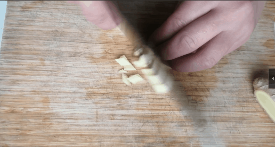 用杏鲍菇做一道清淡爽口的菜品，只需1样辅料，操作简单味道美