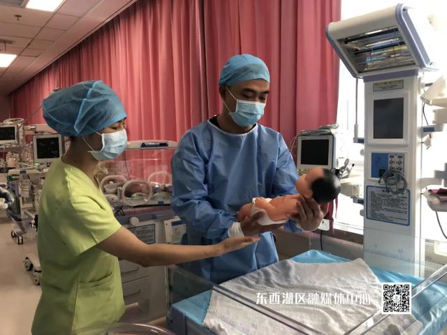 初夏薄凉|“新手”奶爸学护理,迎接属于他们的第一个“父亲节”?