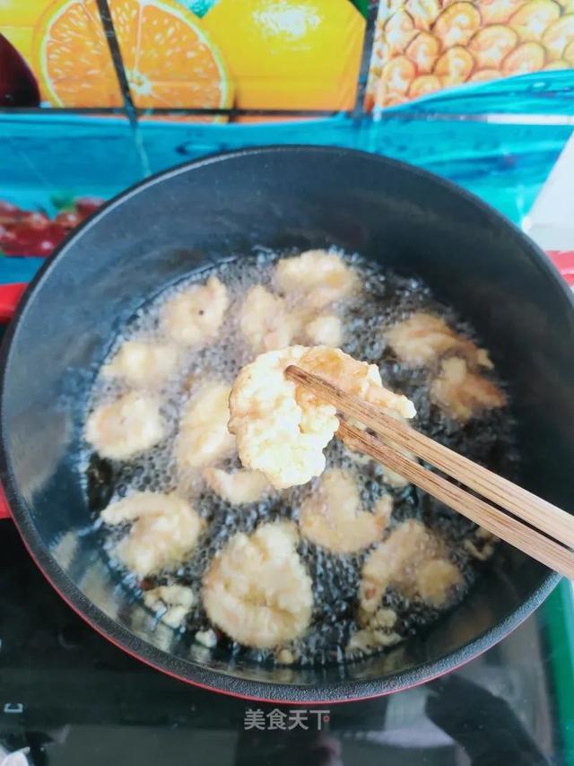 炸虾仁：外酥里嫩，营养美味，好吃到停不下来