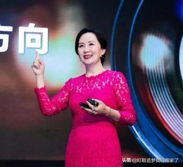 普拉达女王四五十岁的女人怎么穿好看?孟晚舟的穿搭很值得借鉴,高级有气质