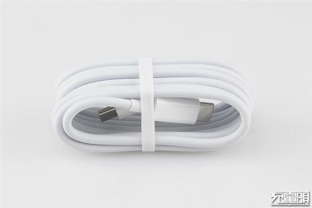 #环球网#体积缩减27% 小米65W PD充电器评测
