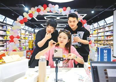 网络|中国网络零售持续火爆