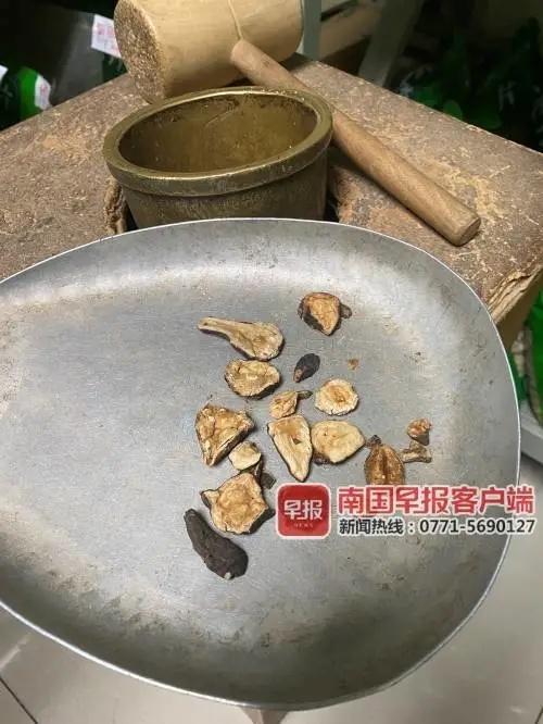 干了一碗鸡汤，南宁4名男子集体中毒！只因汤里加了…