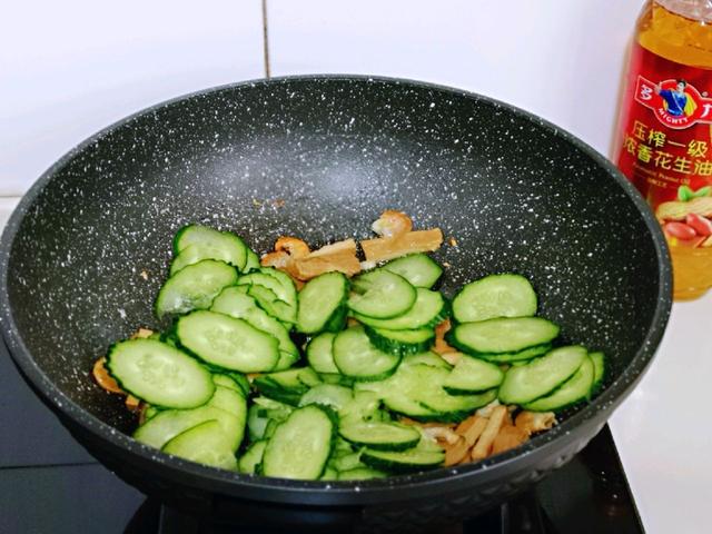 客人突然到访，拿手好菜摆上台，金牌虾仁炒豆干，赶快来学习