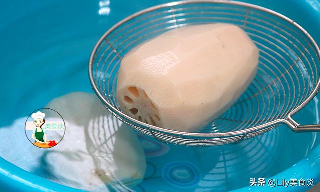 莲藕加一把花生，清脆爽口，开胃解腻，下饭下酒超赞，学会过年做