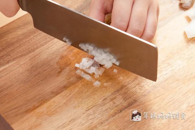 你的育儿经@别再逼娃喝水了！天暖了吃点它，补水又补维生素