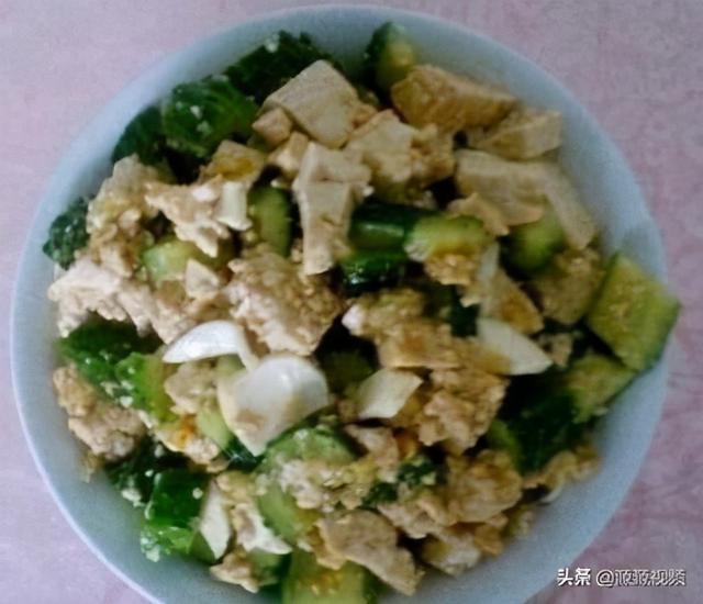 美食推荐：土豆烧鸭、黄瓜拌豆腐、豆角烧茄子、可乐翅根的做法