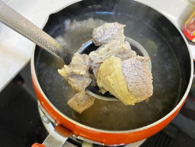 放开那块牛肉，交给电饭锅来