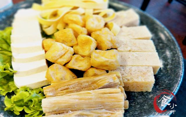 在家吃火锅，一家3口花了300多，洗碗时扎心了：不如去火锅店