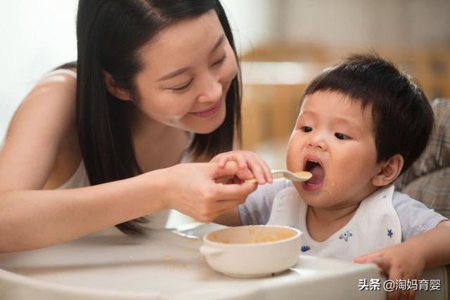 给孩子吃盐是越晚越好吗？年轻父母要科学对待，别做错