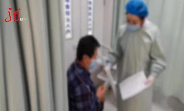 大庆一男子肚里藏了一根针，一半在胃里，一半在胃外！针孔上还有一根线