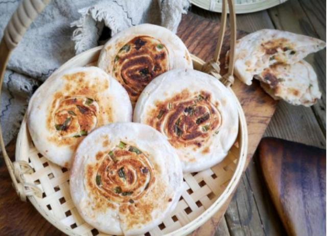 腐乳味的葱香饼，味道好吃，这才是真香