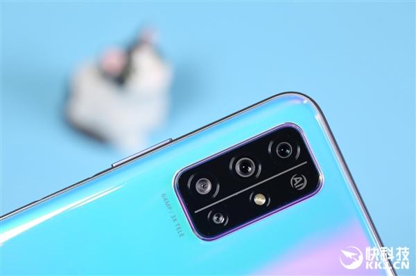 【环球网】首发麒麟820！荣耀30S开箱图赏：矩阵四摄亮眼