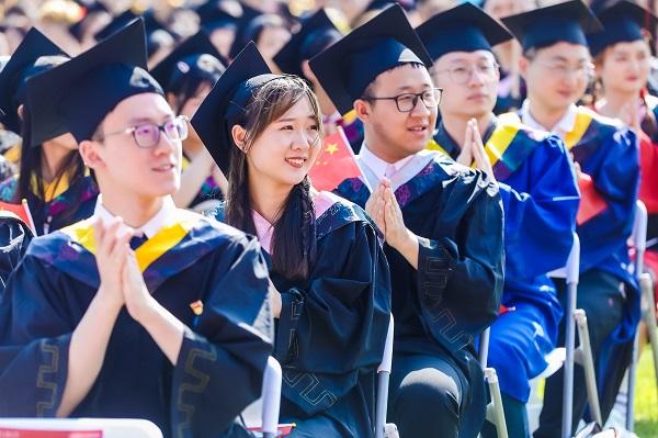 毕业生|上海大学毕业典礼 校长寄语学子“心中有光，履践致远”