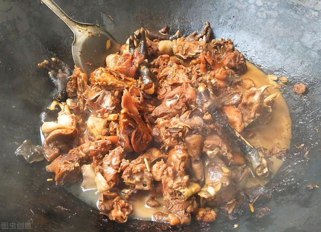 大厨透露：炒鸡肉时，别着急下锅，多做这2步，鲜嫩入味还不腥