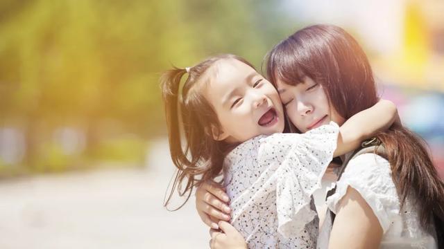 瞧这一家子|“给我看电视我才吃饭”：跟孩子讲条件，是最愚蠢的教育