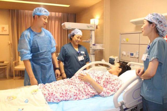 你的育儿经|“最霸气产妇”火了，生完孩子后自己走回病房，网友：太厉害了