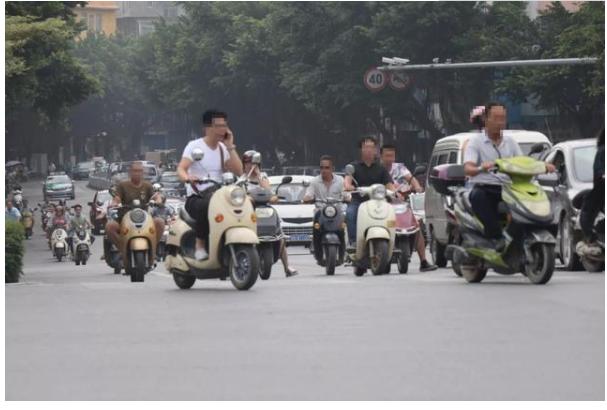 摩托车和电动车都骑不了，专家建议买新能源汽车，合理吗？