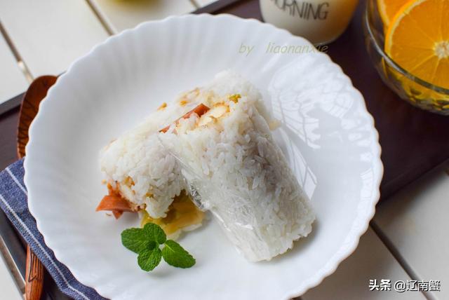 早餐主食别老是包子馒头，卷个饭团当早餐，孩子吃得可香了
