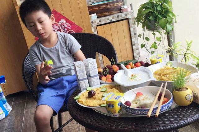 「天使宝贝」“妈妈我饿”，家长的这种“糊弄”早餐，可能影响孩子的身体发育