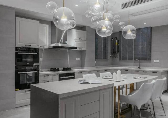 130平米简约风格三居室，预算12万，点击看效果图