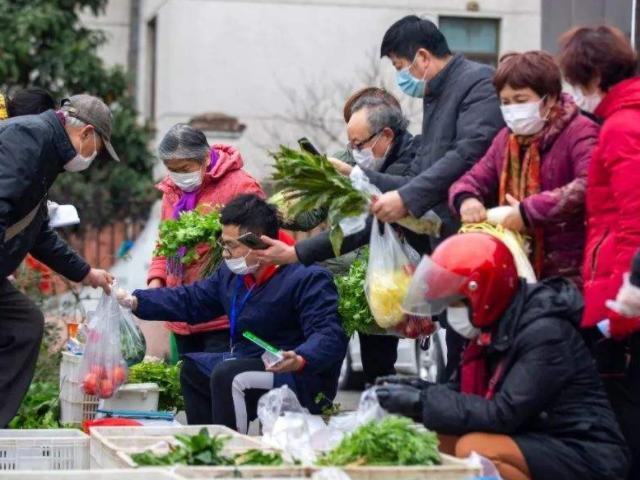 根本不怂！电商巨头纷纷加入“社区团购”，刘强东还亲自带队