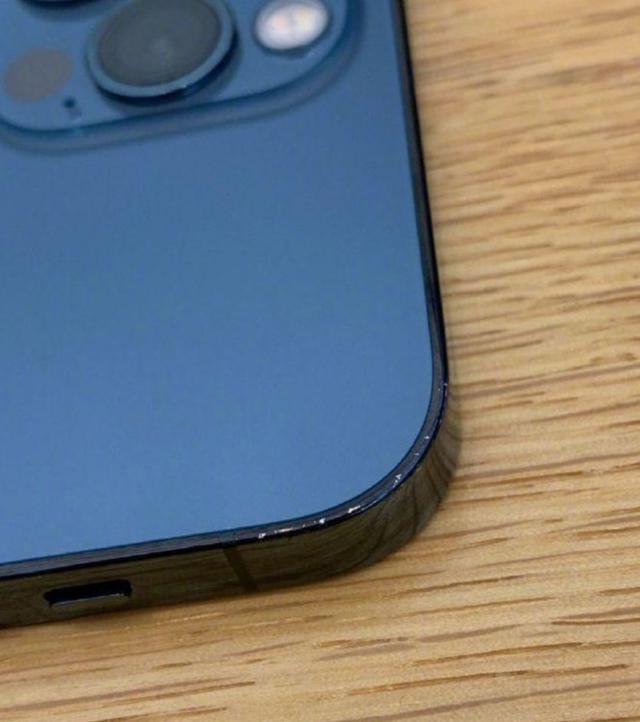 网友自曝iPhone 12才用3天就掉漆了