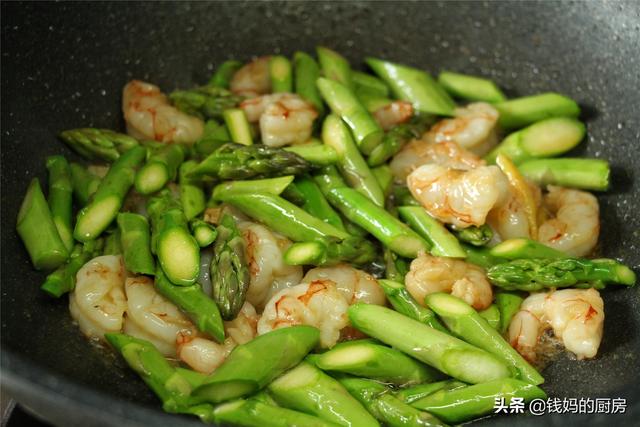 「超级宝妈」春天，这菜正适合孩子吃，有荤有素营养全、味道好，贵也别省