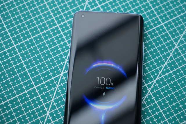 勇哥科技■小米10 Pro VS iQOO 3有线充电对比，竟是这结果？