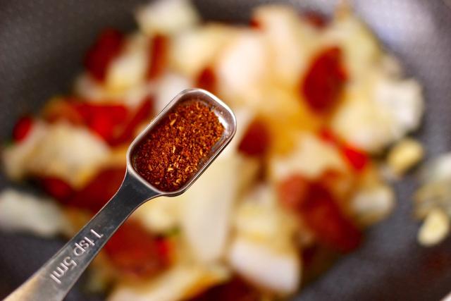 炒白菜时，什么时候放醋是重点！顺序对了，“酸溜的”开胃又下饭