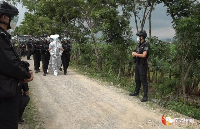 来源:掌上瑞丽 严惩不贷!瑞丽市严厉打击偷越国(边)境违法犯罪