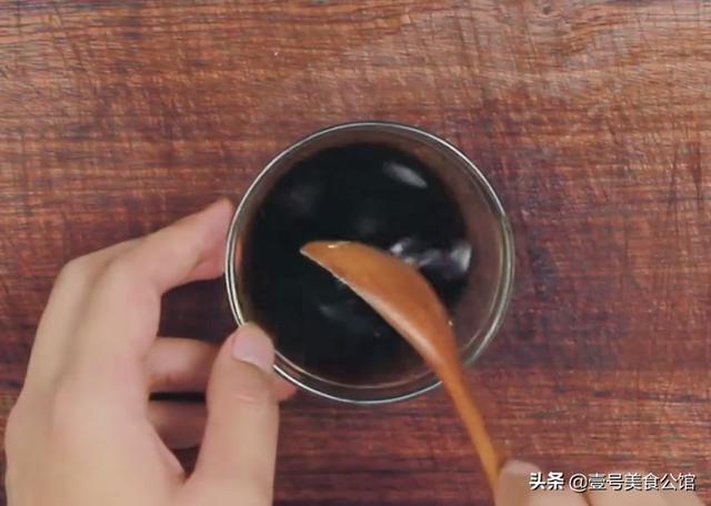 虎皮青椒这样做才好吃，加入豆豉简单炒制，鲜香入味，家人都爱吃