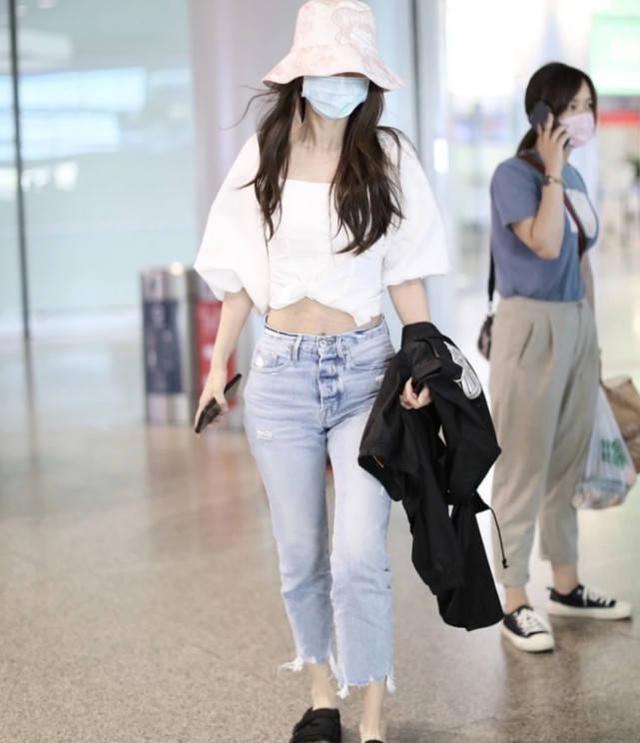 退场|Angelababy穿着露脐装，意外显露妊娠纹，夫妻俩综艺节目破传闻