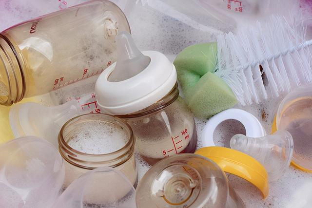 清洗奶瓶只用热水冲一下？妈妈的“偷懒”行为，导致宝宝得肠胃炎
