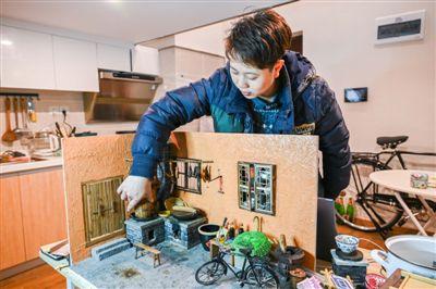 成都80后女子烹饪“微缩美食”吸粉400万