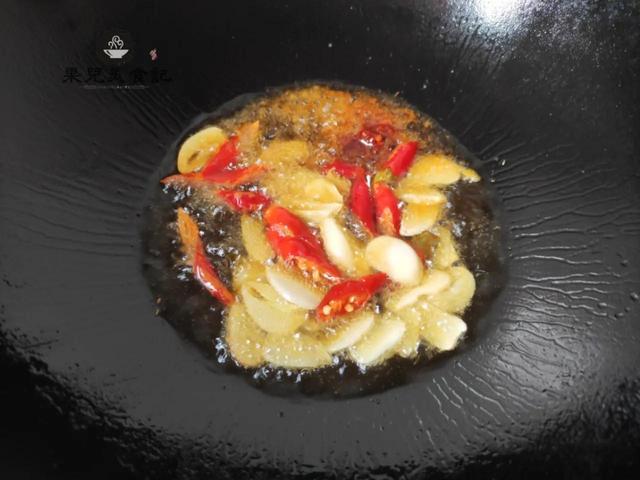 爆炒鱼片，不要直接下锅炒，教你正确做法，鱼片滑嫩鲜香又完整